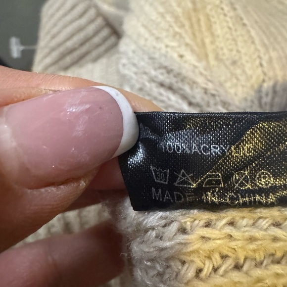 Knitted Long Cardigan Sweater Embroidered Flowers Chunky Size large. - Picture 11 of 11